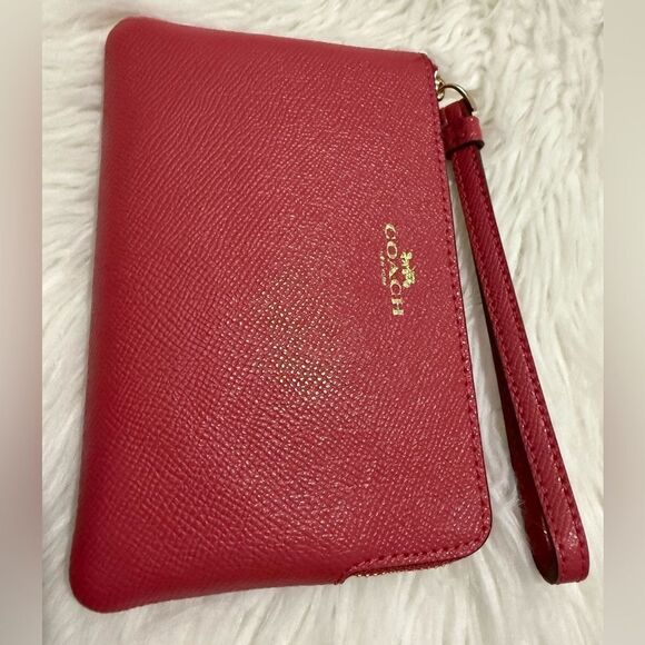 COACH Berry Coral Corner Zip Wristlet NWT Leather Clutch with Strap - Picture 10 of 17